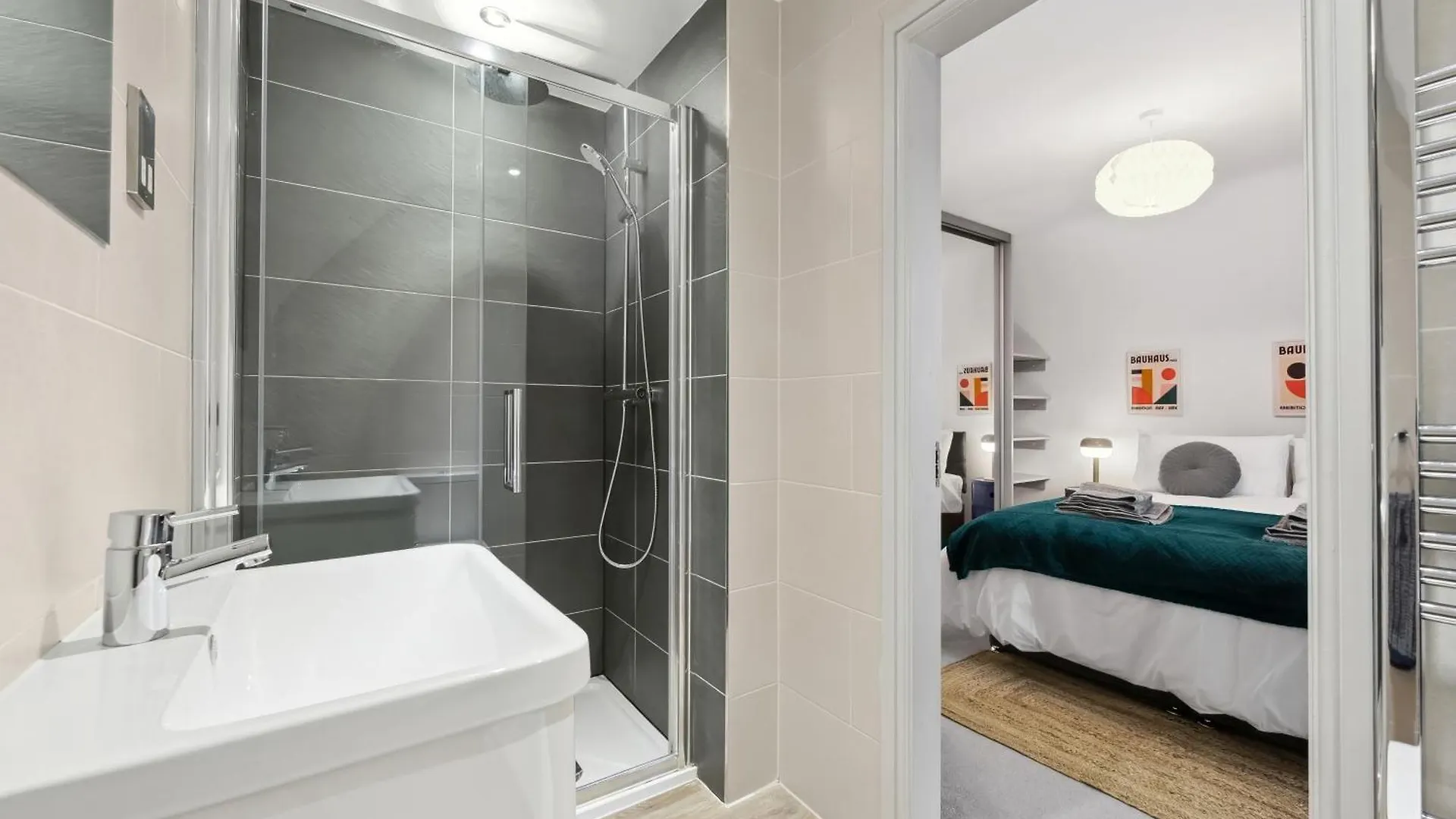 Nec Birmingham Airport Modern Village Retreat, Sleeps 7, Free Parking Hampton in Arden Holiday home