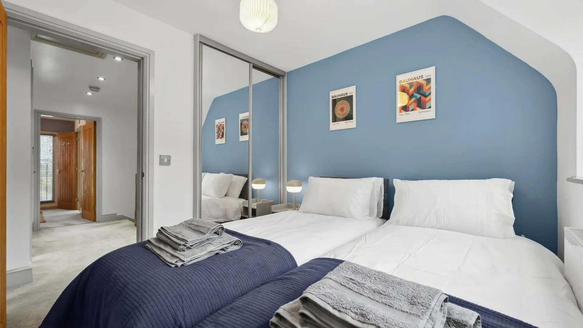 Nec Birmingham Airport Modern Village Retreat, Sleeps 7, Free Parking Hampton in Arden