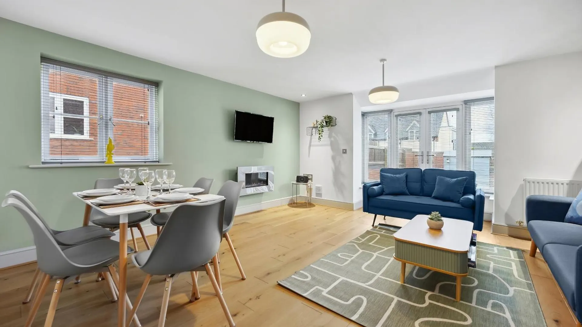 Nec Birmingham Airport Modern Village Retreat, Sleeps 7, Free Parking Hampton in Arden Holiday home